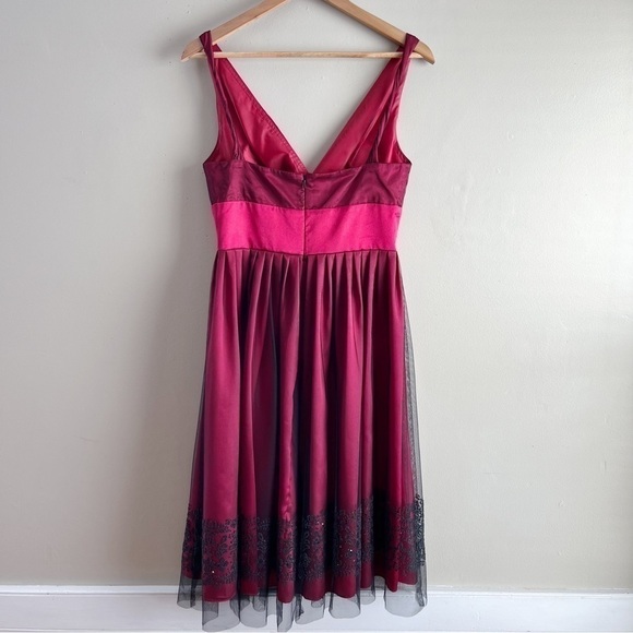 Morgan & Co Junior Fit & Flare Satin Prom Dress in Red Black, Size 7/8 (Medium) - Picture 8 of 12